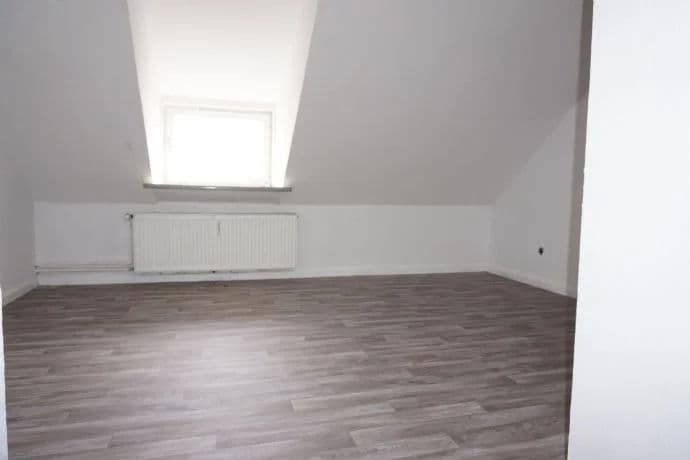 Bild 4 Günstige DG-Wohnung am Kurpark | Bad Eilsen | 93m² | 82.000€