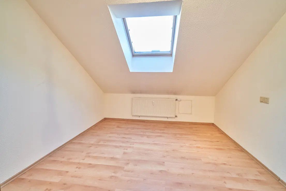 Bild 4 Solide Dachgeschoss-Wohnung mit Gartennutzung | Gerolsheim bei Ludwigshafen | 78m² | 109.000€