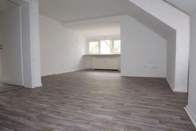 Bild 1 Günstige DG-Wohnung am Kurpark | Bad Eilsen | 93m² | 82.000€