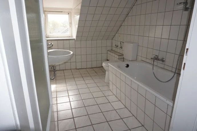 Bild 5 Günstige DG-Wohnung am Kurpark | Bad Eilsen | 93m² | 82.000€